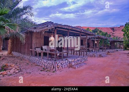 Holzbungalows in einem Touristenort Stockfoto