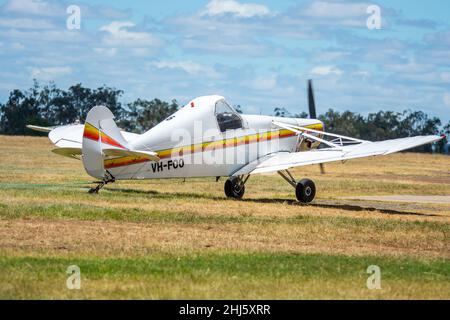 Piper PA-25-235/A1 Pawnee modifizierter Segelflugzeug-Schlepper am Lake Aneepit Soaring Club Gunnedah Australien. Stockfoto