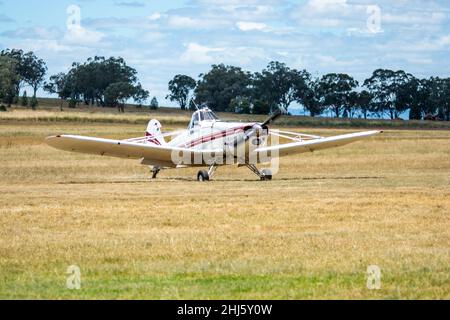 Piper Model PA-25-235 Pawnee Glider Tow Plane at Lake Keepit Soaring Club Airfield Gunnedah Australia. Stockfoto