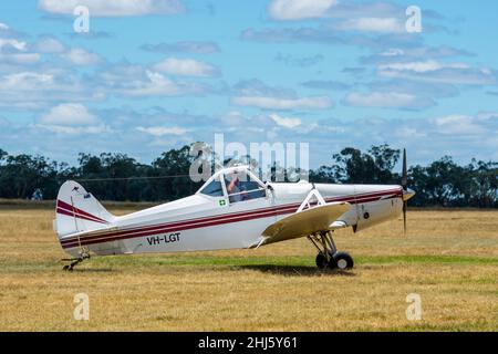 Piper Model PA-25-235 Pawnee Glider Tow Plane at Lake Keepit Soaring Club Airfield Gunnedah Australia. Stockfoto