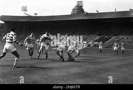 St Helens 13-2 Halifax, Rugby League Challenge Cup Finalspiel, Wembley Stadium, London, Samstag, 28th. April 1956. Stockfoto