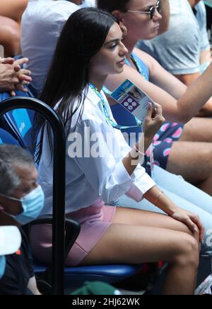 Melbourne, Australien. 27th Januar 2022. Nick Krygios Freundin Costeen Hatzi Australian Open Tennis 2022 Melbourne Park, Australia Day 11 Donnerstag 27 Januar 2022 FOTO VON KARL WINTER Kredit: Roger Parker/Alamy Live News Stockfoto