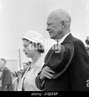 Königin Elizabeth II., fotografiert mit Präsident Eisenhower, Montreal, während der Königlichen Tour durch Kanada. 26th. Juni 1959. Stockfoto