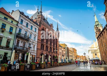 Torun, Polen - 11. August 2021. Kulturzentrum Artus Court - Centrum Kultury Dwor Artusa Stockfoto