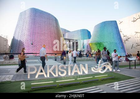 Außenansicht des pakistanischen Pavillons farbenfrohes Design auf der Dubai Expo 2020. Stockfoto