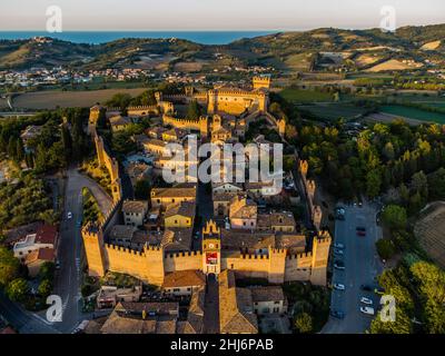 Gradara: Ein Schloss zwischen Geschichte und Märchen Stockfoto