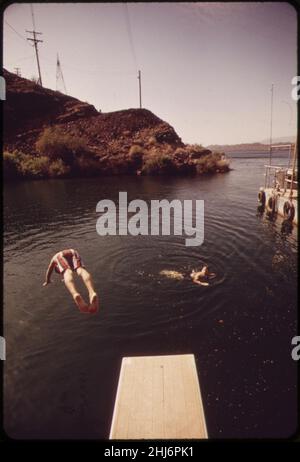 Schwimmen-in-havasu-See-Mai-1972 7136434173 o. Stockfoto