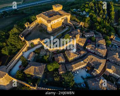 Gradara: Ein Schloss zwischen Geschichte und Märchen Stockfoto