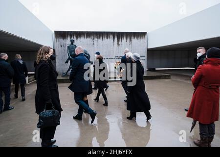 Oranienburg, Deutschland. 26th Januar 2022. Zum Internationalen Holocaust-Gedenktag besuchten mehrere Politiker die KZ-Gedenkstätte Sachsenhausen, wo zwischen 1936 und 1945 mehr als 200.000 Menschen inhaftiert waren. (Bild: © Ralph Pache/PRESSCOV über ZUMA Press Wire) Stockfoto