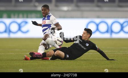 firo: 01/26/2022 Fuvuball: Fußball: 3rd Bundesliga, Saison 2021/2022 MSV Duisburg - 1.FC Magdeburg 0: 5 Duelle, Leroy Kwadwo gegen Raphael Obermair Stockfoto