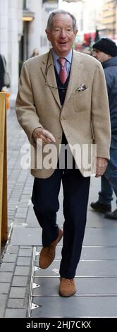 Oldie of the Year Awards bei Simpsons in the Strand.2017 Pic Shows: Newsreader Michael Buerk Michael Duncan Buerk ist ein englischer Journalist und Newsre Stockfoto