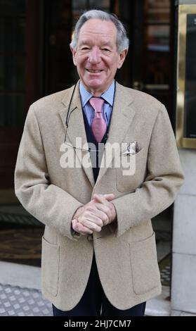 Oldie of the Year Awards bei Simpsons in the Strand.2017 Pic Shows: Newsreader Michael Buerk Michael Duncan Buerk ist ein englischer Journalist und Newsre Stockfoto