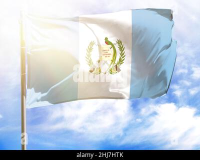 Fahnenmast mit Flagge Guatemalas Stockfoto