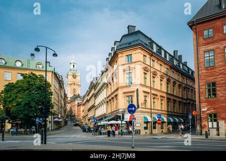 Storkyrkobrinken Straße und Kirche St. Nikolaus - Storkyrkan (die große Kirche) - Stockholms domkyrka Stockholm Cathedral), ist die älteste Kirche in Stockfoto