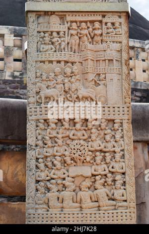 Stupa Nr. 1, Nordtor, rechte Säule, Frontplatte 3 : Predigen an Shakyas Tafel 2 : zeigt den Weggang des Buddha auf der Suche nach der Wahrheit das G Stockfoto