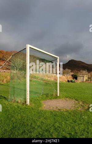 Die Toröffnung des Sports von shinty, spielte vor allem in Schottland. Diese Ziele sind in Kirkton, der Heimat des Kinlochshiel Shinty Club seit Mai Jahren. Stockfoto