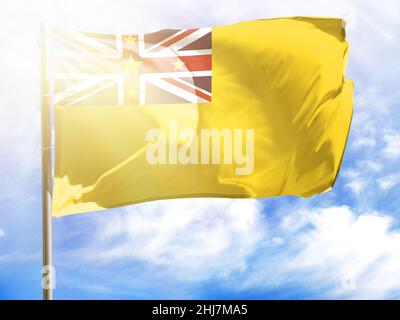 Fahnenmast mit Flagge von Niue. Stockfoto