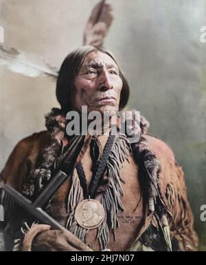 Foto zeigt Wolf Robe (c 1838-1910), den Cheyenne-Chef des Südens. Koloriertes Foto. Stockfoto