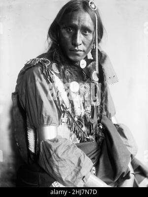 White war Bonnet - Antike und Vintage-Foto - Native american / Indian / American Indian, Käsebier, Gertrude, 1852-1934, Fotograf. 1900. Stockfoto