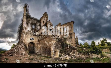 Schöne Ruinen des alten Klosters von Santa Maria de Rioseco, Merindades, Burgos, Spanien, Europa Stockfoto