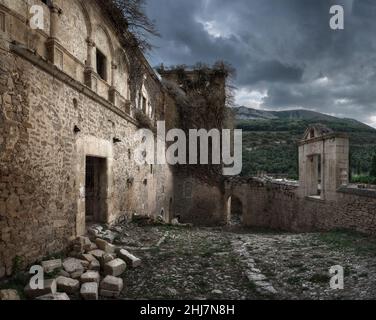 Schöne Ruinen des alten Klosters von Santa Maria de Rioseco, Merindades, Burgos, Spanien, Europa Stockfoto