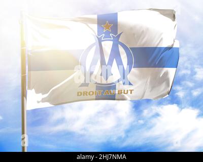 Fahnenstange mit Flagge des Fußballclubs Olympique de Marseille Stockfoto