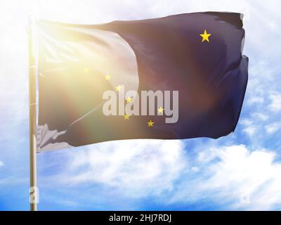 Fahnenmast mit Flagge des Staates Alaska. Stockfoto