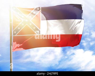 Fahnenmast mit Flagge des Staates Mississippi. Stockfoto