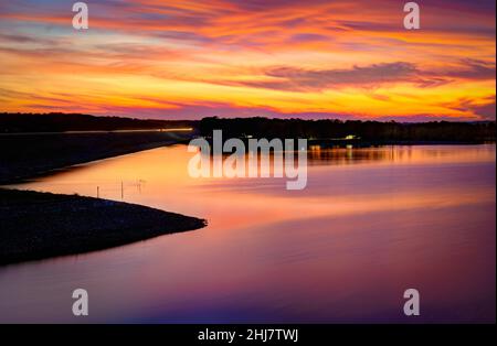 Dieses Bild wurde bei Sonnenuntergang in der Buckhorn Creek Einheit des Army Core of Engineers Parks im Nordosten von Texas als Teil unserer jährlichen RV Reise aufgenommen. Stockfoto