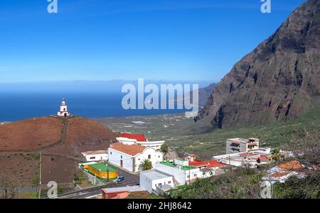 La Corso auf der Insel El Hierro - Glockenturm und Kirche Stockfoto