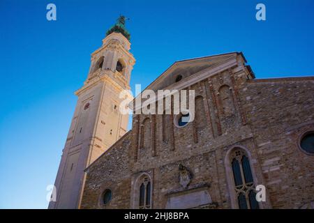 Die historische Kathedrale im norditalienischen Belluno, Region Venetien. Dieser barocke dom aus dem 18th. Jahrhundert ist als Basilica Cattedrale di San Martino bekannt Stockfoto