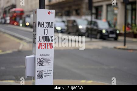 London, Großbritannien. 27. Januar 2022. Ein grauer Morgen im Londoner West End am Tag Masken sind nicht mehr erforderlich, um in Innenräumen getragen werden, da Plan B Beschränkungen aufgehoben werden. Quelle: Malcolm Park/Alamy Live News. Stockfoto