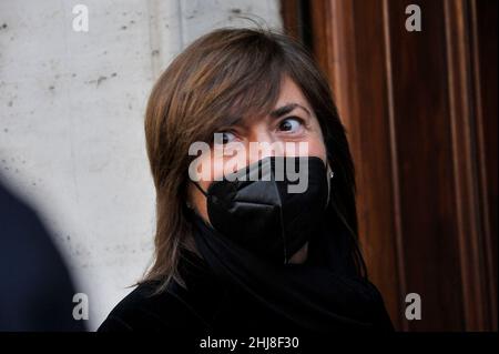 Renata Polverini Mitglied der italienischen Abgeordnetenkammer, außerhalb des Montecitorio, bei den Wahlen zum neuen Präsidenten der Italienischen Republik in Rom. Napoli, Italien, 26. Januar 2022. (Foto von Vincenzo Izzo/Sipa USA) Stockfoto