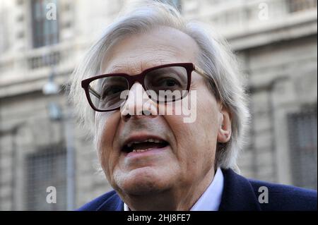 Roma, Italien. 27th Januar 2022. Vittorio Sgarbi Bürgermeister von Sutri, außerhalb des Montecitorio, während der Wahlen zum neuen Präsidenten der Italienischen Republik in Rom. Napoli, Italien, 26. Januar 2022. (Foto von Vincenzo Izzo/Sipa USA) Quelle: SIPA USA/Alamy Live News Stockfoto