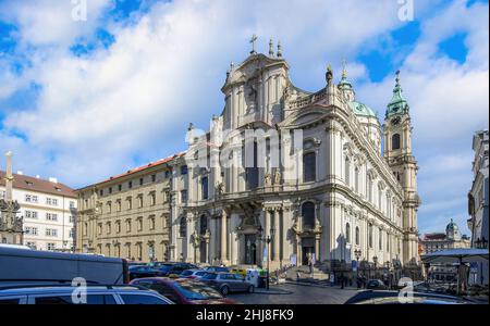 St. Nikolaus Kirche auf der Mala Strana (Kostel sv. Mikulase) in Prag, Tschechische Republik. Kathedrale in der Altstadt Stockfoto