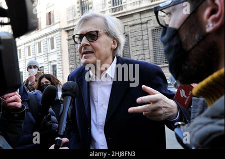 Roma, Italien. 27th Januar 2022. Vittorio Sgarbi Bürgermeister von Sutri, außerhalb des Montecitorio, während der Wahlen zum neuen Präsidenten der Italienischen Republik in Rom. Napoli, Italien, 26. Januar 2022. (Foto von Vincenzo Izzo/Sipa USA) Quelle: SIPA USA/Alamy Live News Stockfoto