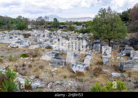 Leere Ansicht der antiken Stadtstraße und Ruinen von Ephesus in Selcuk in der Provinz Izmir, Türkei am 22. Oktober 2021. Stockfoto