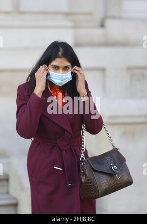 Suella Braverman QC MP (Generalanwältin) verlässt das Kabinett in Whitehall, 26th. Januar 2022 Stockfoto