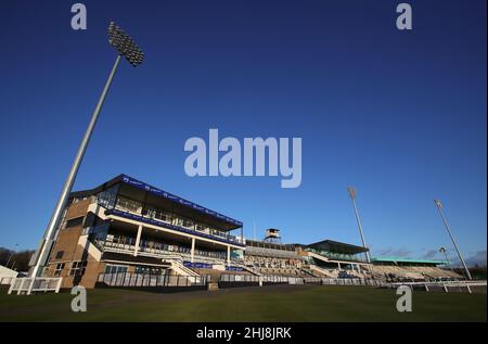 Ein Blick auf die Tribünen vor dem ersten Rennen auf der Rennbahn Newcastle. Bilddatum: Donnerstag, 27. Januar 2022. Stockfoto