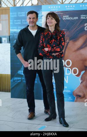 Madrid, Spanien. 27th Januar 2022. Regisseur Francois Ozon und die französische Schauspielerin Sophie Marceau nehmen an der Präsentation des Films „Todo ha ido bien“ im Hotel Barcelo Torre de Madrid Teil. Kredit: SOPA Images Limited/Alamy Live Nachrichten Stockfoto