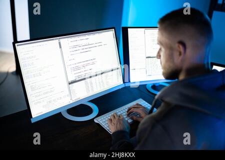 Programmierklassen. Web Developer Coder In Office Stockfoto