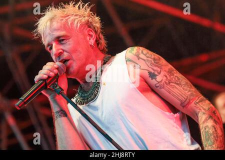 In Extremo, deutsche Medieval Metal Band: Sänger Michael Robert Rhein aka das letzte Einhorn. Kunstraub-Tour 2014, Konzert im Freigelände in Gießen, 11th. Juli 2014 Stockfoto