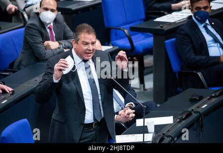 Berlin, Deutschland. 27th Januar 2022. Andreas Mattfeldt (CDU) spricht im Plenum des Deutschen Bundestages. Die Hauptthemen der Sitzung 14th der Legislaturperiode 20th sind die abschließenden Beratungen und die Annahme des Nachtragshaushalts für 2021 sowie die Debatten über den Ukraine-Konflikt, die Zukunft Europas, die deutsche Präsidentschaft G7 sowie die deutsche Agrar- und Ernährungspolitik. Quelle: Bernd von Jutrczenka/dpa/Alamy Live News Stockfoto