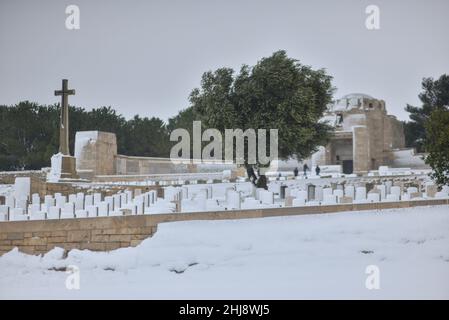 Der britische Militärfriedhof für gefallene Soldaten des Britischen Commonwealth im Ersten Weltkrieg in Palästina. Jerusalem, Israel. Januar 27th 2022. (Foto: Matan Golan/Sipa USA) Quelle: SIPA USA/Alamy Live News Stockfoto