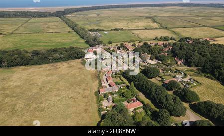 Holkham Dorf Nord Norfolk Luftdrohne Ansicht Stockfoto