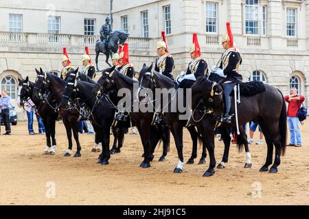 LONDON, GROSSBRITANNIEN - 19. SEPTEMBER 2014: Dies ist eine Abteilung von königlichen Pferdewächtern, die gebaut wurde, um die Wache der Pferdewächter zu wechseln. Stockfoto