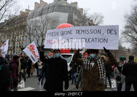 20000 Menschen marschierten zwischen bastille und bercy in Paris für diese interprofessionelle Demo 2 Kandidaten für die Präsidentschaftswahl waren anwesend Stockfoto