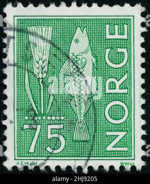 POLTAVA, UKRAINE - 27. Januar 2022. Vintage Stempel gedruckt in Norwegen um 1973 Ohr und Fisch Stockfoto