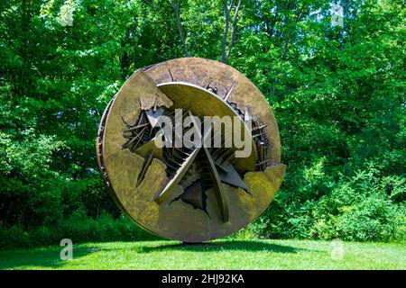 Grand Rapids, MI USA - 30. Mai 2016: Scheibe in Form eines Desert Rose-Kunstwerks Stockfoto