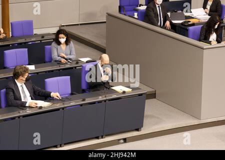 Berlin, 26. Januar 2022. Olaf Scholz, der neue deutsche Bundeskanzler, während der Plenarsitzung des Bundestages 13th. Stockfoto